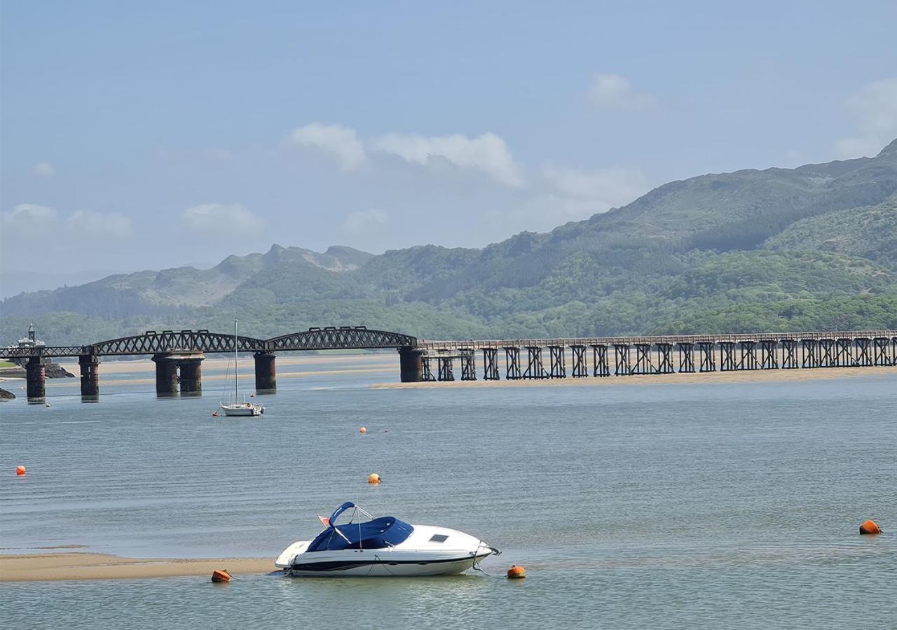 Luxury 4 Bedroom Seaside Apartment - Glan Y Werydd House Barmouth Eksteriør billede